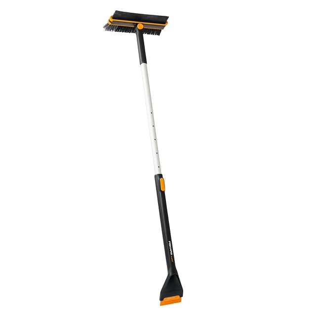 Cepillo quitanieves y rasqueta de hielo telescópicos Fiskars X-Series para coche